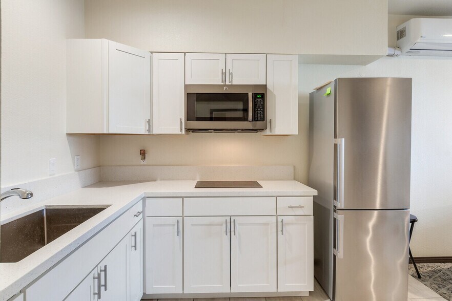 More Photos Of 545 E Hobson, Blythe Apartments For Sale