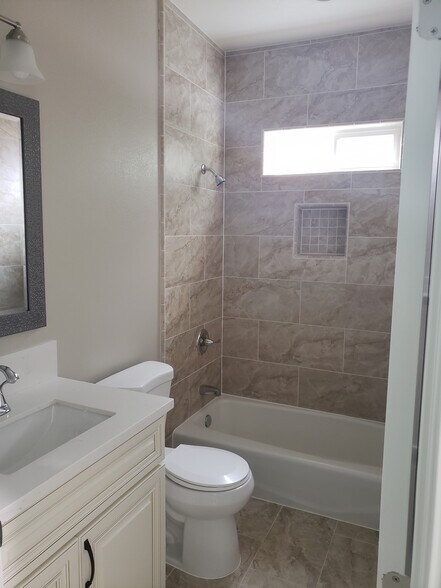 More Photos Of 383 W 14th St, San Pedro Apartments For Sale