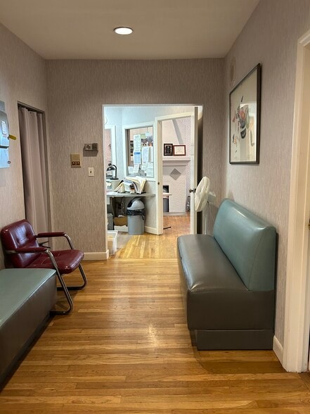 More Photos Of 14653 Delaware Ave, Flushing Medical For Lease