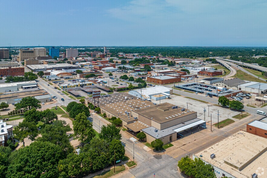 More Photos Of 1301 Lamar St, Wichita Falls Light Manufacturing For Lease