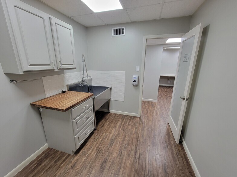 More Photos Of 4910 Willowbend Blvd, Houston Office Residential For Lease