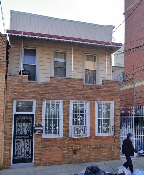 Primary Photo Of 3909 Crescent St, Long Island City Apartments For Sale