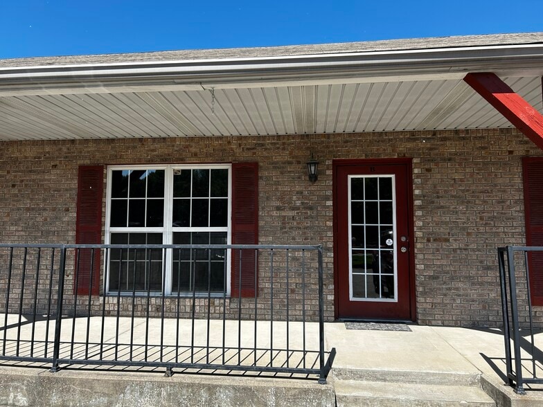 More Photos Of 808 Kraft St, Clarksville Office For Sale