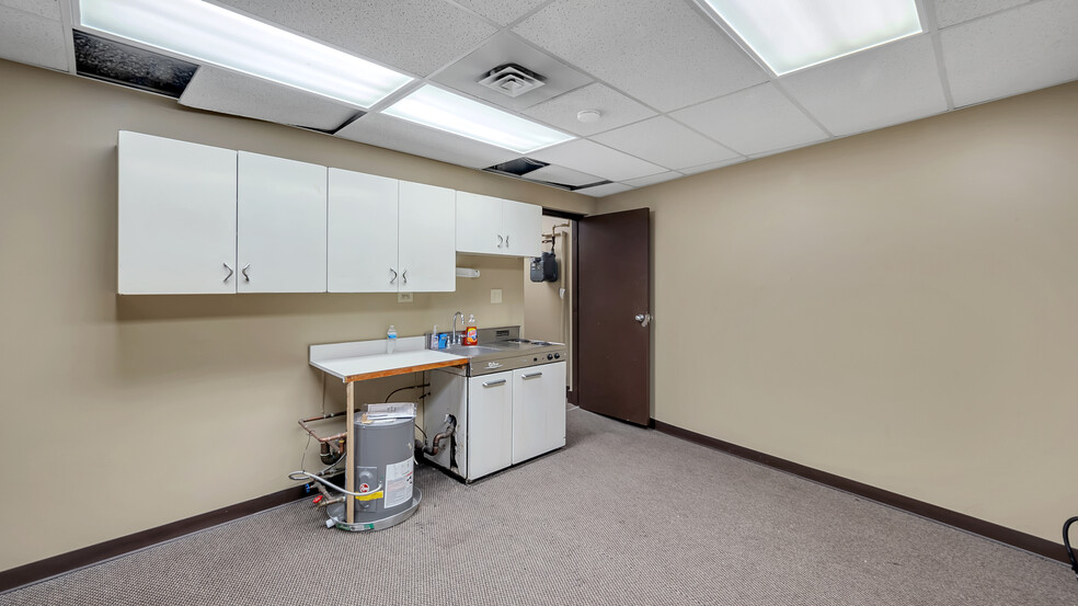 More Photos Of 3751 W 79th St, Chicago Freestanding For Lease