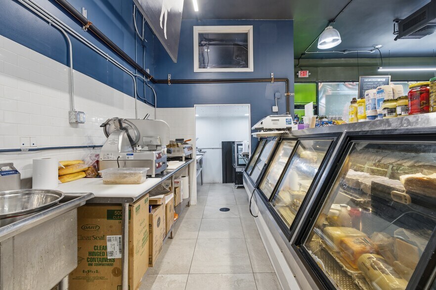More Photos Of 14206 41st Ave, Flushing Supermarket For Lease