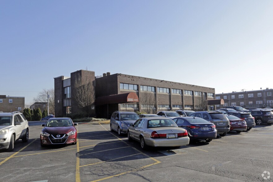 More Photos Of 10101 Academy Rd, Philadelphia Medical For Lease