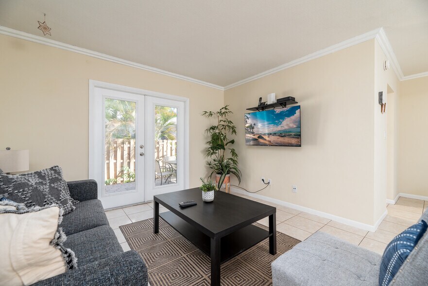 More Photos Of 820 NE 21st Dr, Wilton Manors Apartments For Sale