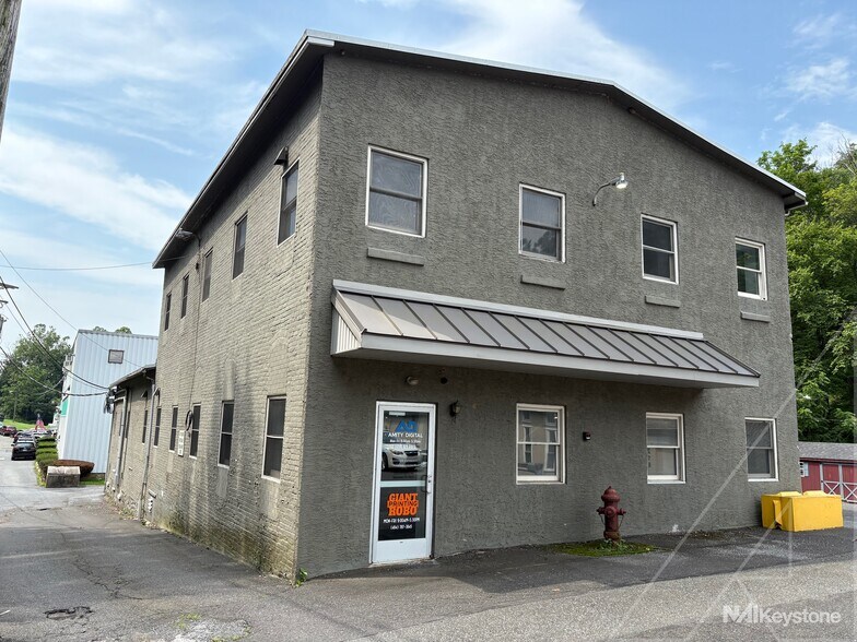 More Photos Of 2214 Farmington Ave, Boyertown Warehouse For Sale