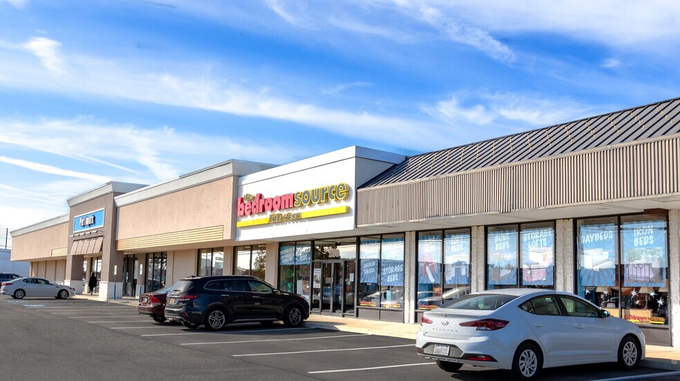 More Photos Of 214-230 Glen Cove Rd, Carle Place Freestanding For Lease