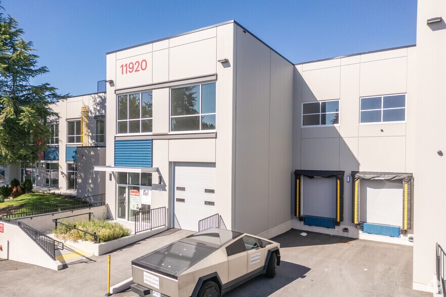 More Photos Of 11920 Forge Pl, Richmond Warehouse For Lease