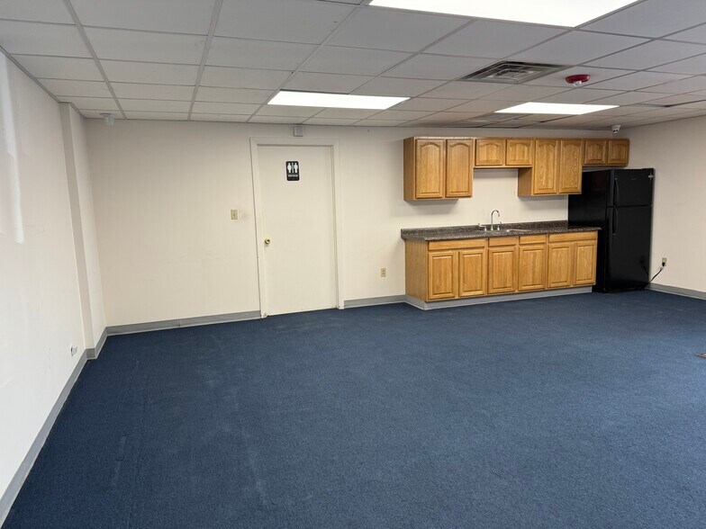 More Photos Of 760-780 N Main St, Providence Medical For Lease