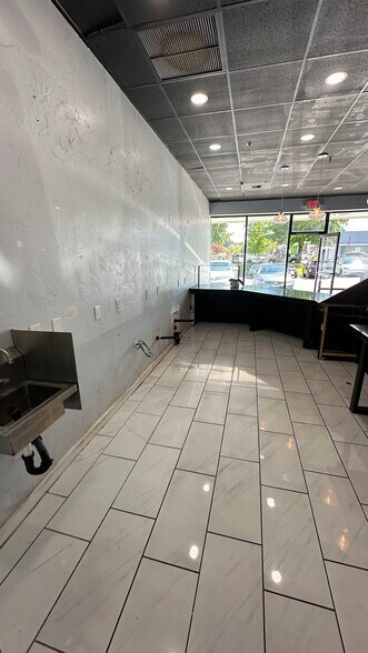 More Photos Of 12662-12678 SE 38th St, Bellevue Storefront For Lease