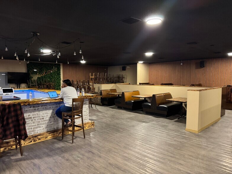 More Photos Of 1700 34th St S, Saint Petersburg Loft Creative Space For Lease