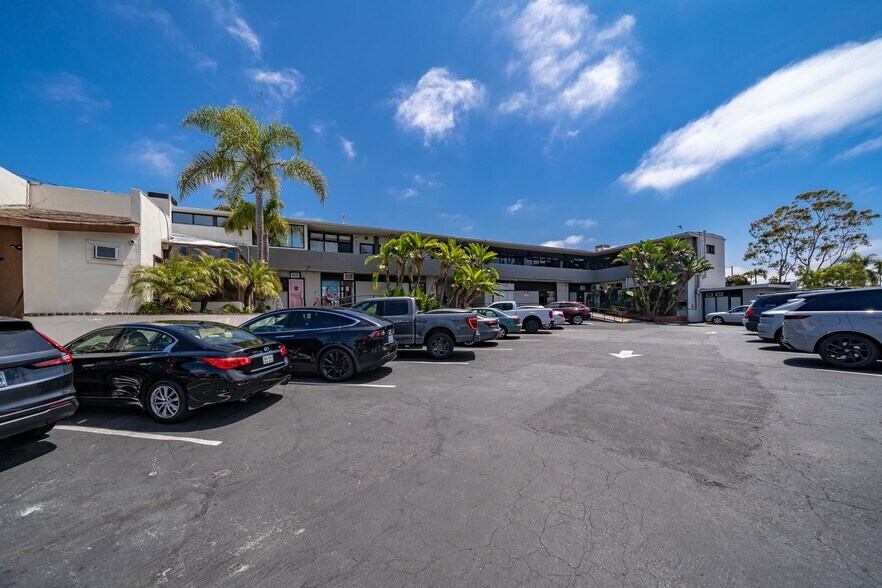 More Photos Of 2515 E Coast Hwy, Corona Del Mar Storefront Retail Office For Sale