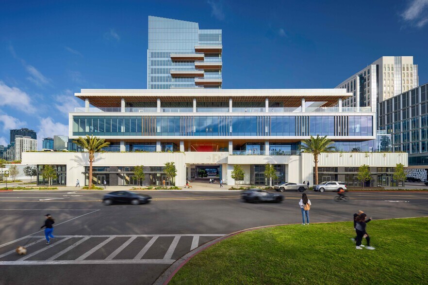 Primary Photo Of 937 N Harbor Dr, San Diego Unknown For Lease