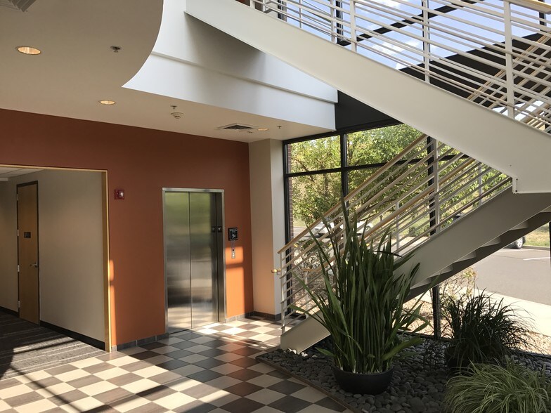 More Photos Of 112 N Rubey Dr, Golden Office For Lease