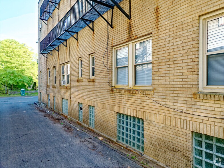 More Photos Of 357 Alexander St, Rochester Apartments For Sale