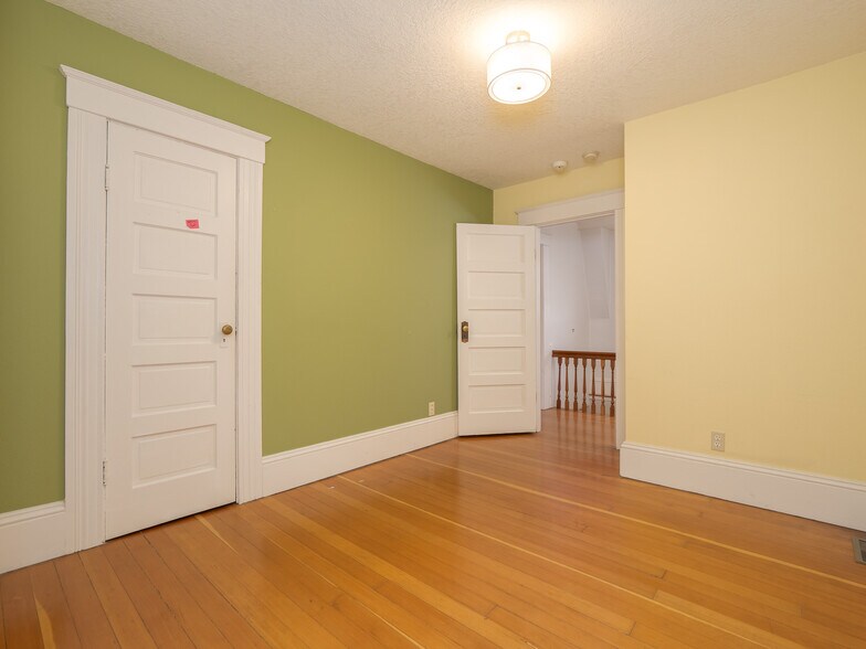 More Photos Of 317 NE Sacramento St, Portland Office For Sale