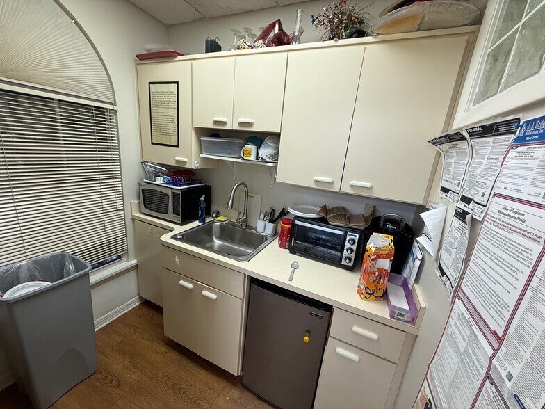 More Photos Of 1405 Pine St, Melbourne Medical For Sale