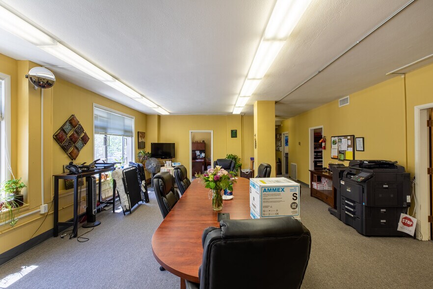 More Photos Of 340 Central Ave, Coos Bay Medical For Lease