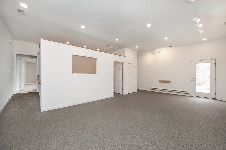 More Photos Of 65 Maplehurst Dr, Brownsburg Office For Sale