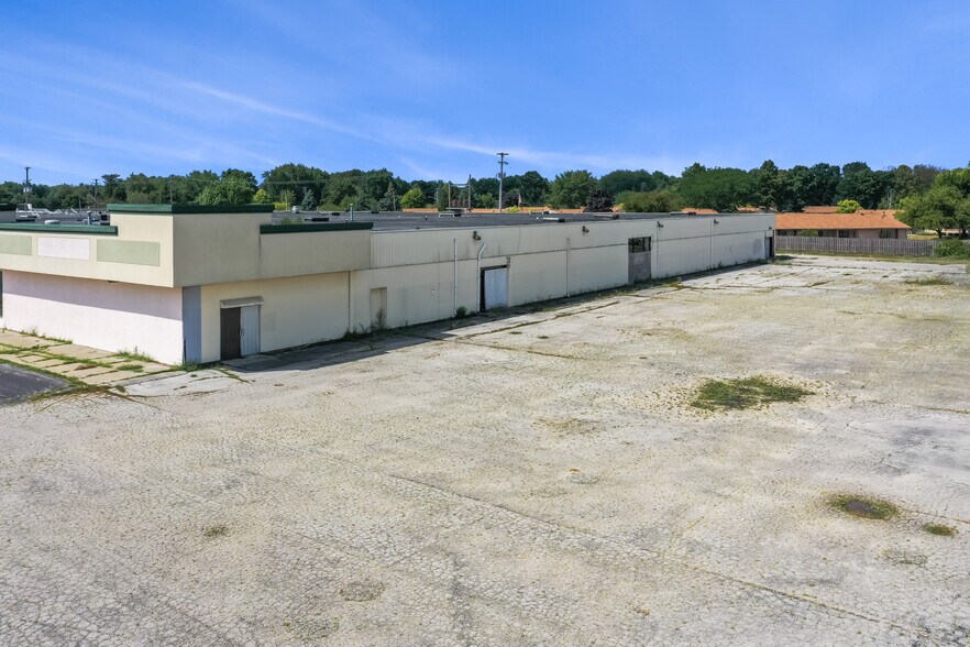 More Photos Of 2865-2885 Bay Rd, Saginaw Freestanding For Sale