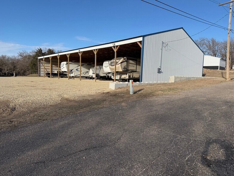 More Photos Of 304 E 16th St, Concordia Service For Sale