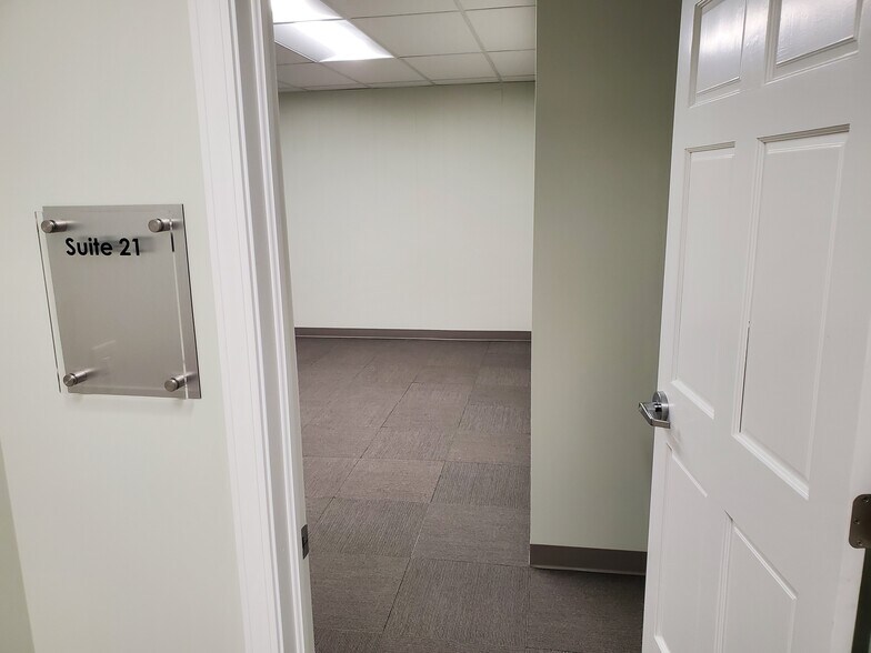 More Photos Of 401 W High St, Mount Vernon Office For Lease