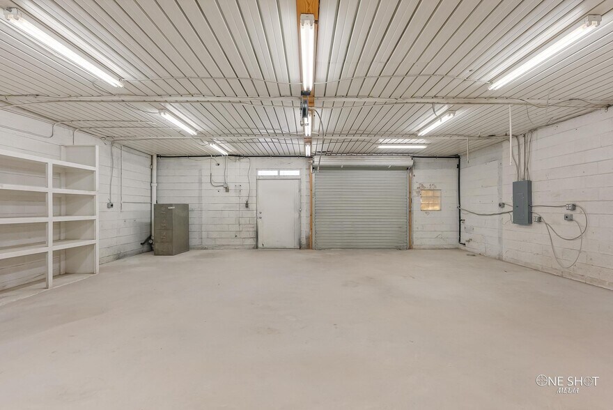 More Photos Of 1929 S Treadaway Blvd, Abilene Showroom For Lease