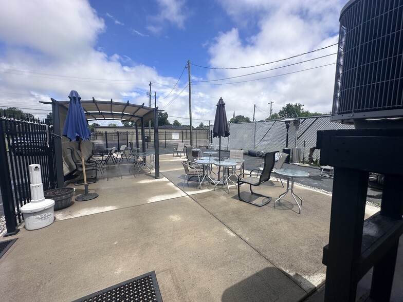 More Photos Of 1357 Central Ave, Middletown Storefront For Sale