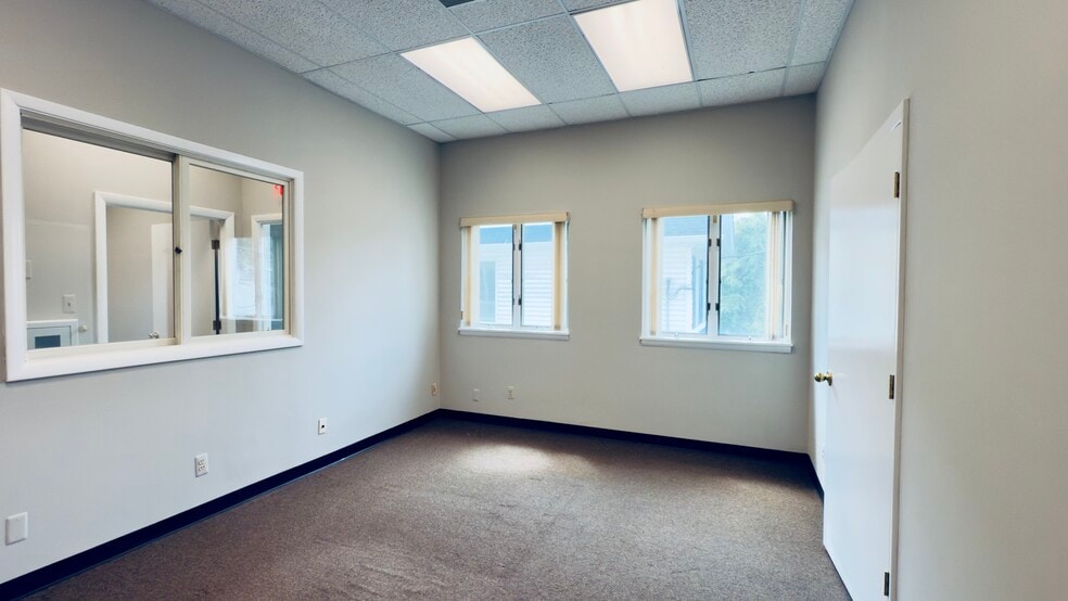 More Photos Of 507 Broad St, Shrewsbury Storefront Retail Office For Lease