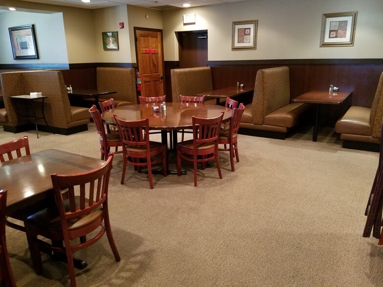 More Photos Of 2900 S Orlando Dr, Sanford Restaurant For Lease