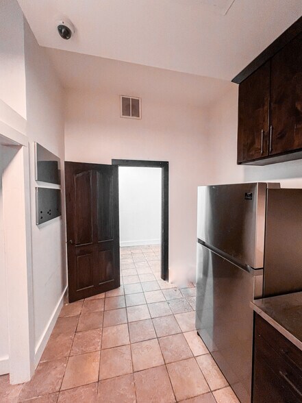 More Photos Of 852-856 N Damen Ave, Chicago Office For Lease