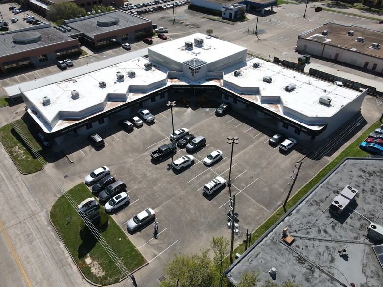 Primary Photo Of 16125 Cairnway Dr, Houston Medical For Lease