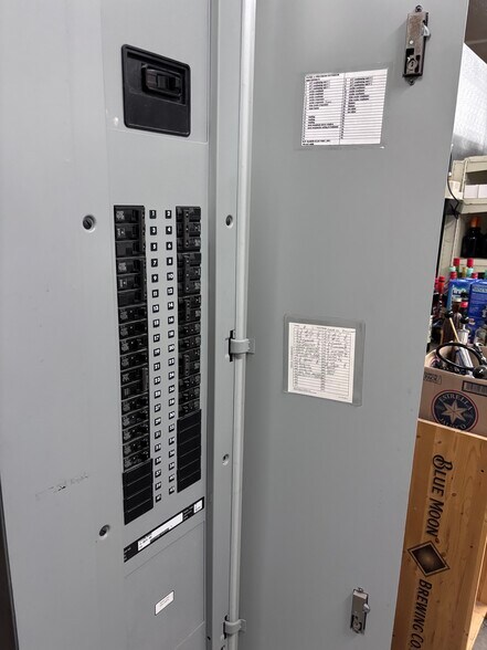 More Photos Of 404 Sagamore Pky W, West Lafayette Freestanding For Lease