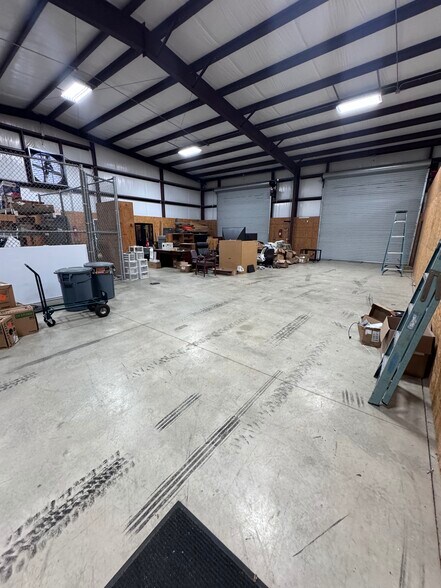 More Photos Of 2355 US Highway 78, Moody Flex For Lease