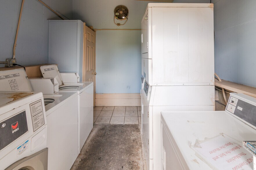 More Photos Of 2101 E Ben White Blvd, Austin Shelter For Sale