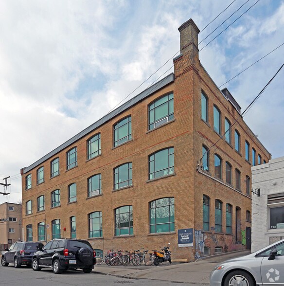 More Photos Of 822 Richmond St W, Toronto Office For Lease