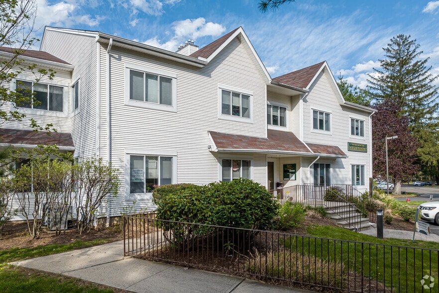 More Photos Of 2 Forest Park Dr, Farmington Medical For Lease