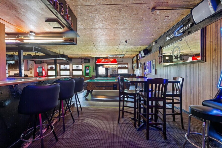 More Photos Of 626 16th Avenue, Council Bluffs General Retail For Sale