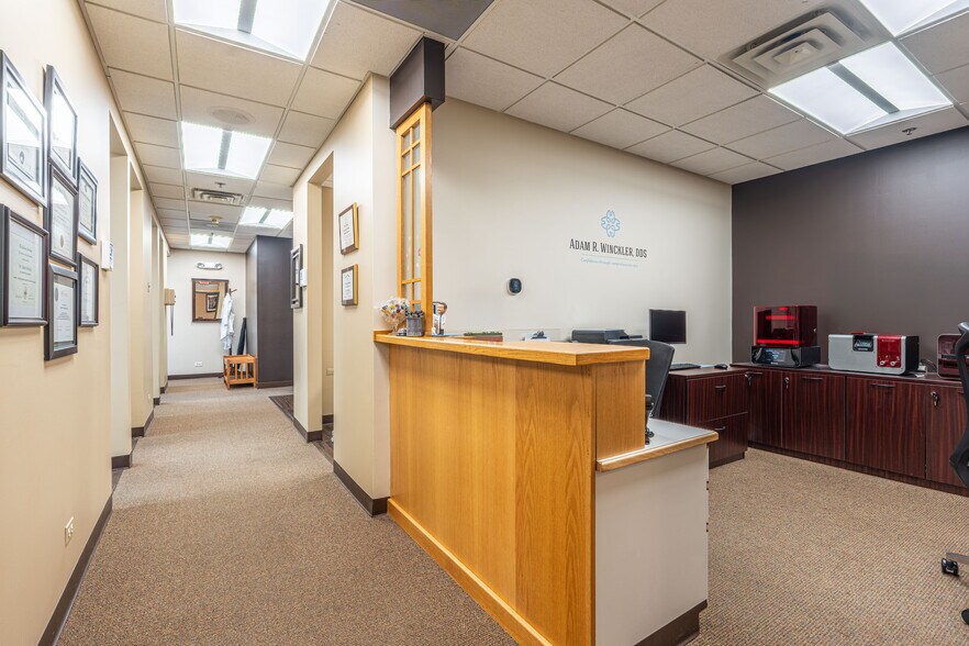 More Photos Of 950 N York Rd, Hinsdale Medical For Sale