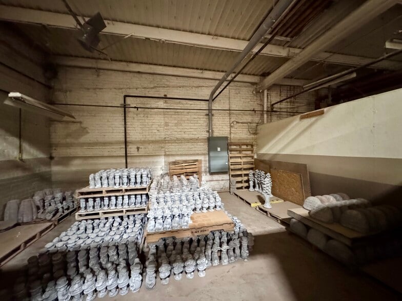 More Photos Of 510 N Pearl St, Macomb Industrial For Sale