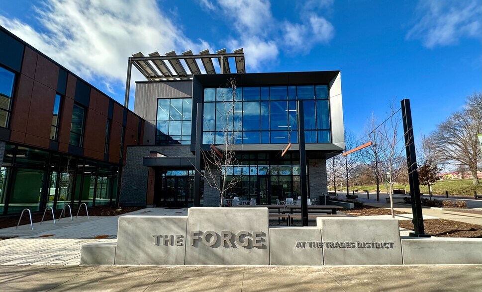 More Photos Of 617 Madison St, Bloomington Loft Creative Space For Lease