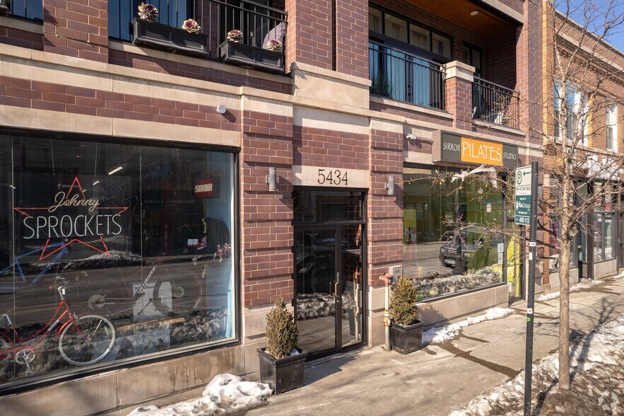 More Photos Of 5434 N Clark St, Chicago Apartments For Lease