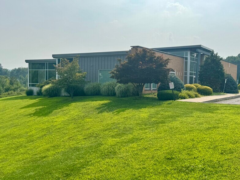 Primary Photo Of 10 Fox Run Rd, Drums Medical For Lease