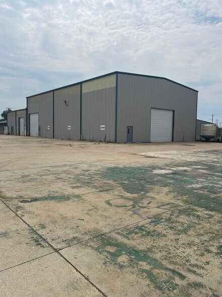 More Photos Of 4907-1 Shed Rd, Bossier City Manufacturing For Sale