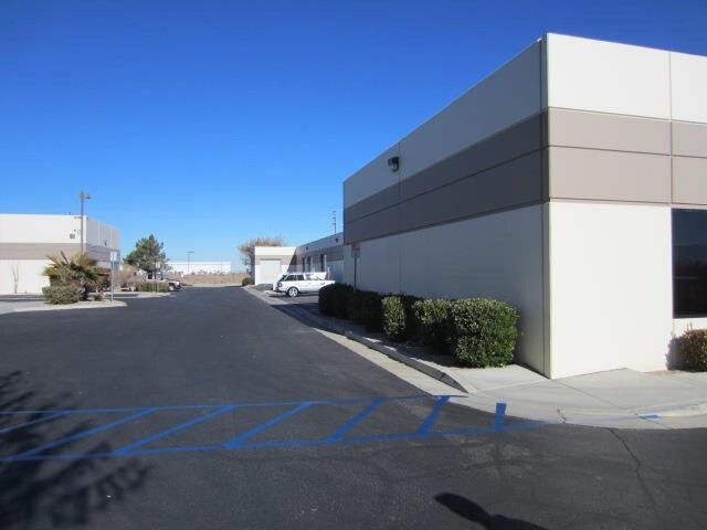 More Photos Of 654 Rancho Vista Blvd, Palmdale Manufacturing For Lease