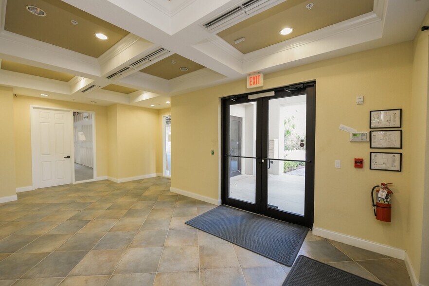 More Photos Of 5920 Pan American Blvd, North Port Medical For Lease