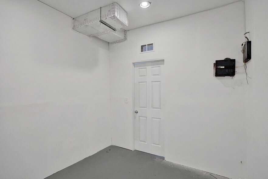 More Photos Of 3055-3057 Broward Blvd, Fort Lauderdale Storefront Retail Office For Sale