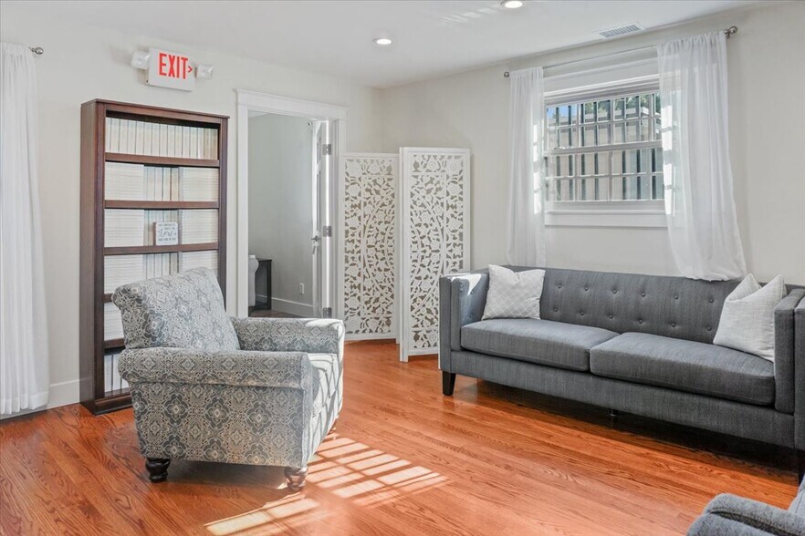 More Photos Of 1191 E Walnut St, Pasadena Office Residential For Sale